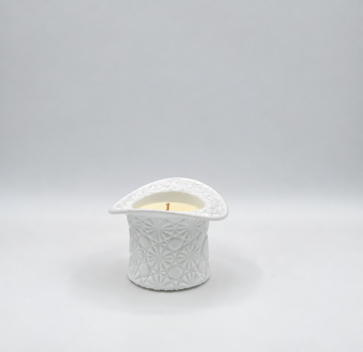 Lait No. 3 - Daisy & Button Milkglass